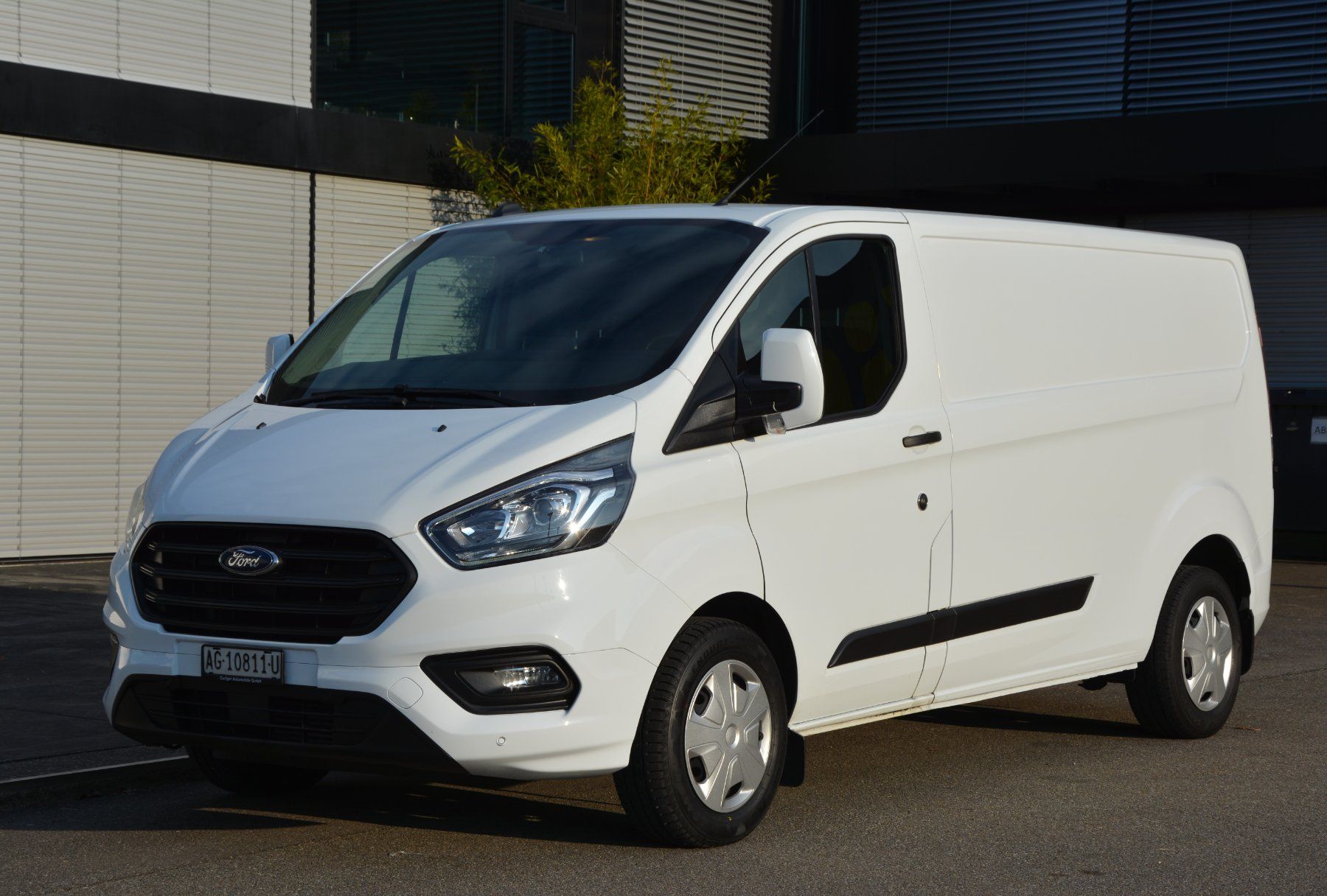Ford Veicoli commerciali: FORD Transit Custom Van 300 L2H1 Trend A – Usato da Oberkulm venduto da Curiger-Automobile 3