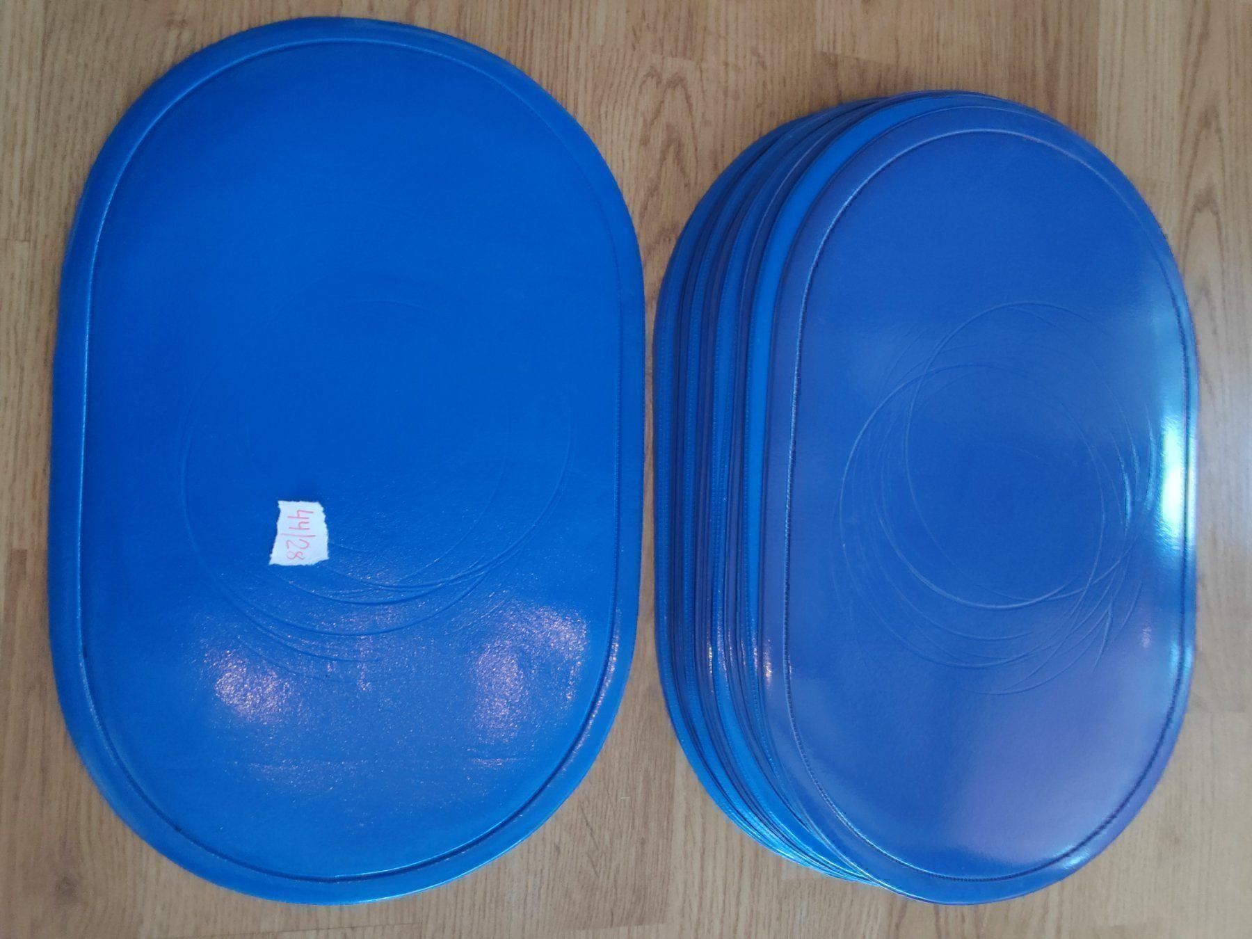 Set di piatti: Sets de table en PVC – Usato da Couvet venduto da fat_kyl7