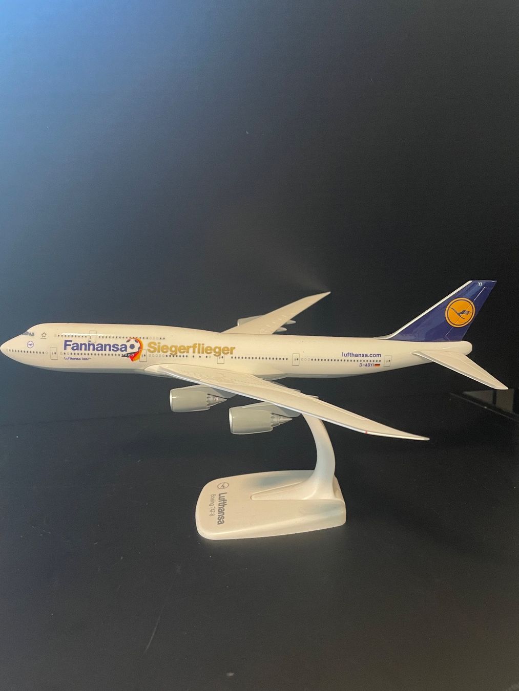 Boeing Kit di modellismo & Modellini statici: Boeing 747-8 Modell Fanhansa 2014 – Usato da Pfäffikon SZ venduto da Anfh8806