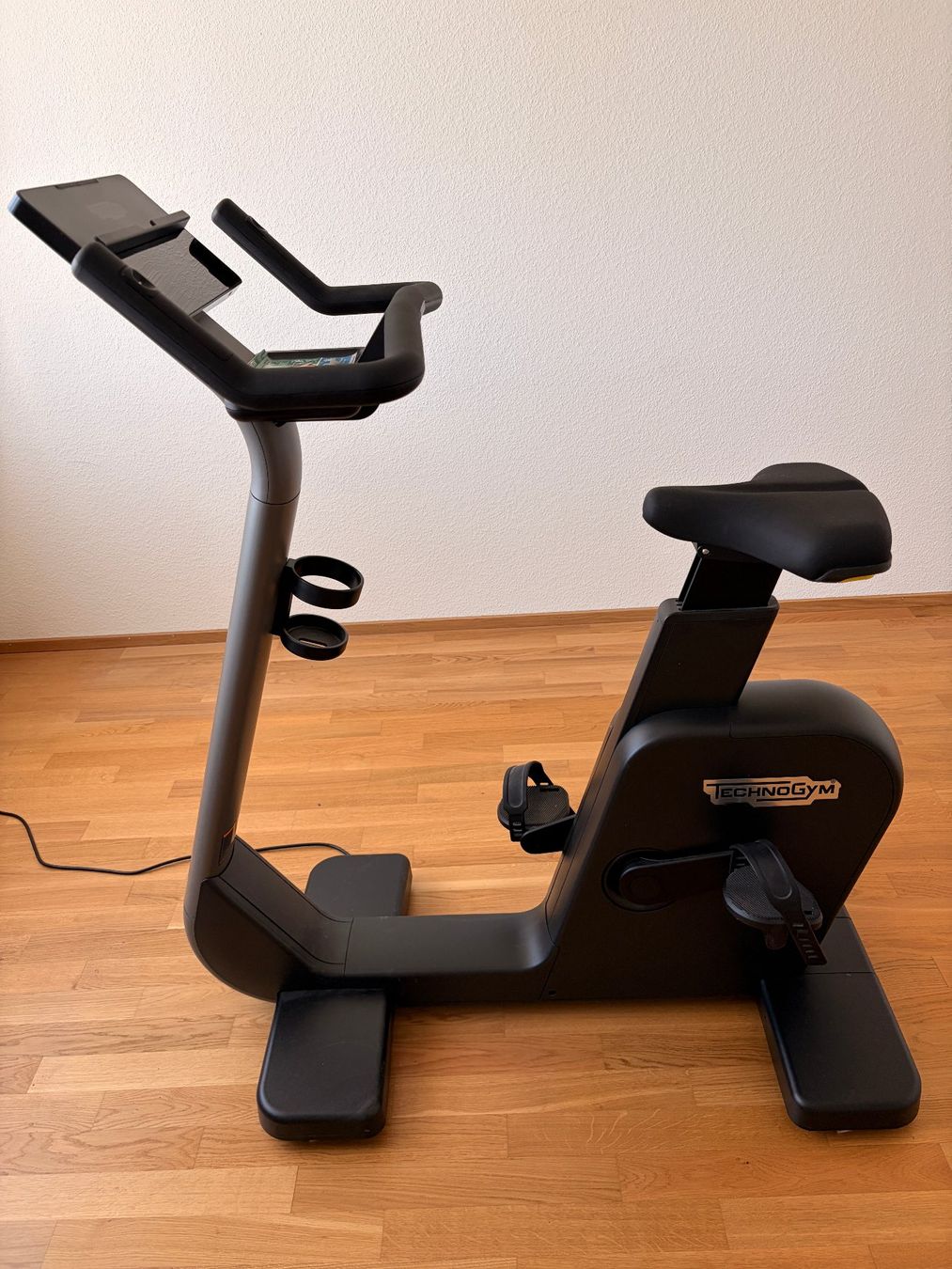 Technogym Hometrainer: TECHNOGYM Crosstrainer, schwarz perfekter Zustand – Nuovo (secondo la descrizione) da Basel venduto da afternoon 1