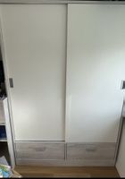 Kinderzimmer Set aus Schrank, Regal, Kinderbett und Matratze