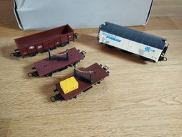 Modelleisenbahn Waggons und Schienen Konvolut