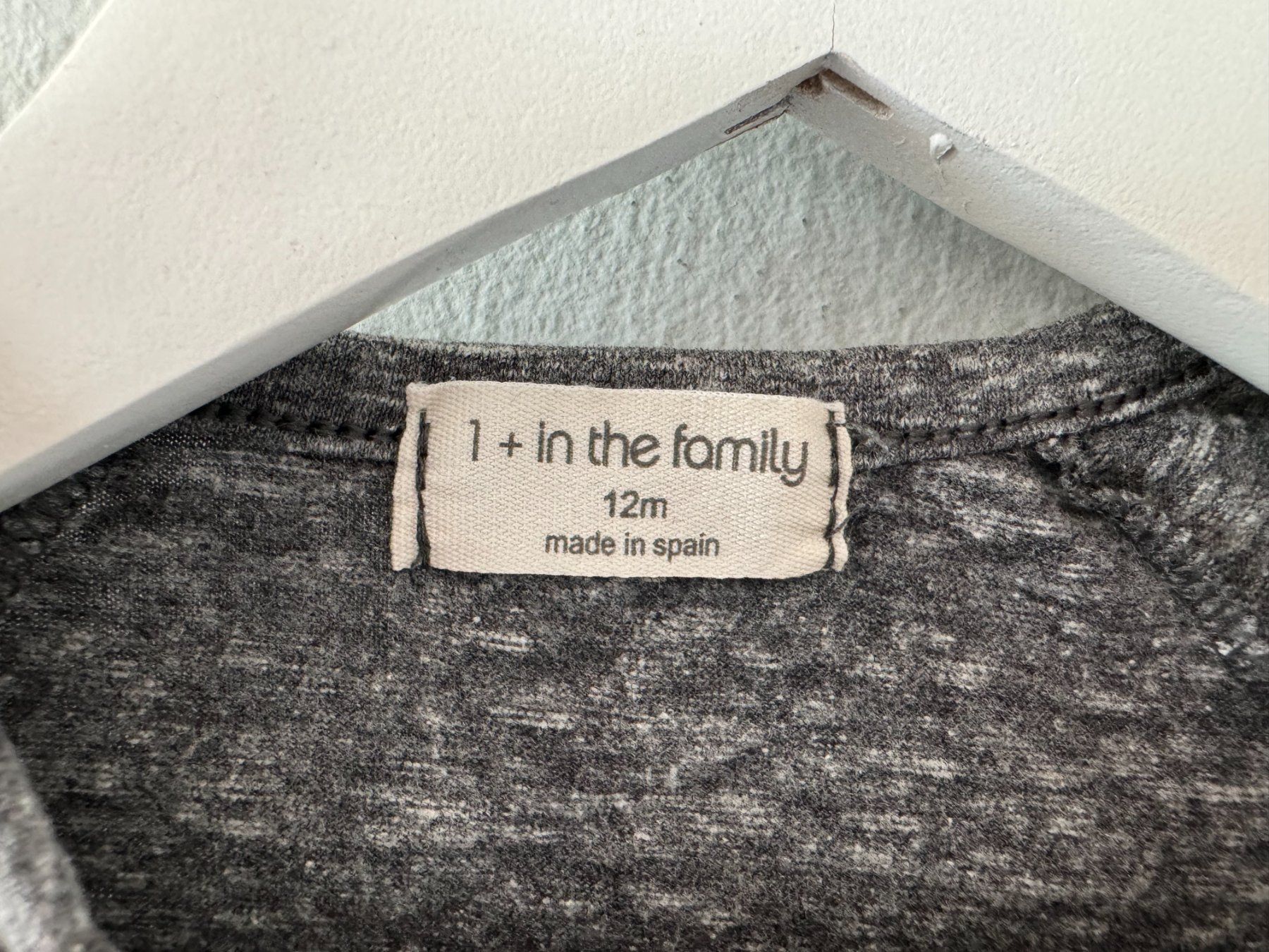 Maglioni & Felpe: 1 + in the family 12m pullover – Usato da Neuchâtel venduto da _Easy_to_Find_ 2
