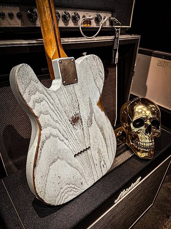 Strumenti musicali: Monkey Telecaster relic Daphne blue – Usato da Montreux venduto da Alligator-AMPS 5