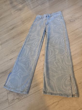 Jeans H&M Grösse 140 mit Muster hellblau getragen