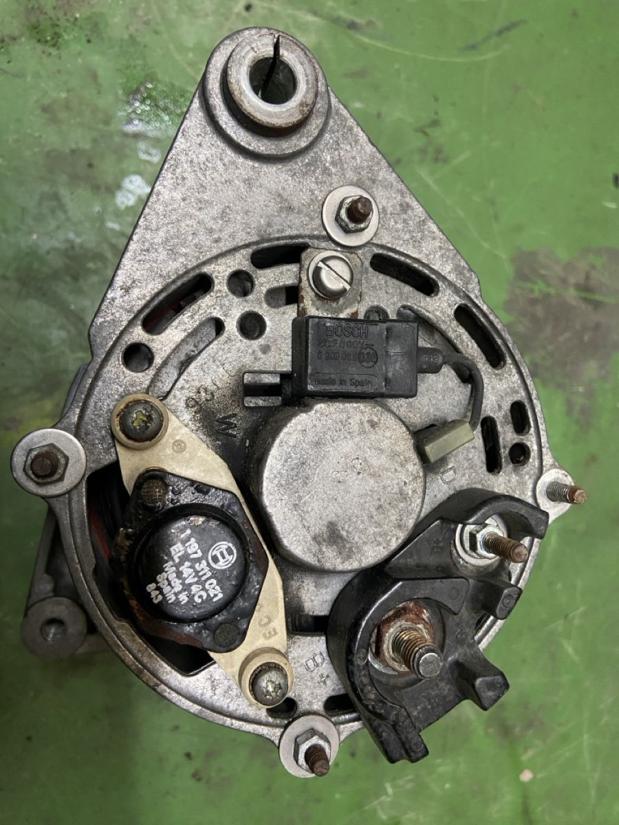 Volkswagen Tutti pezzi di ricambio auto: VW Golf 2 Gti 16v Alternator – Difettoso da Hettiswil venduto da Lukezero02 1