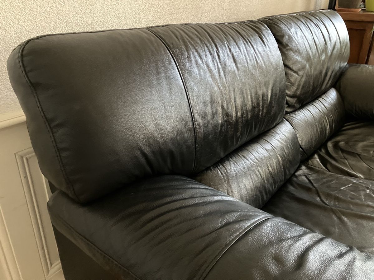 Sofas: Canapé noir 2 places – Gebraucht aus La Chaux-de-Fonds von lauramelie26 2