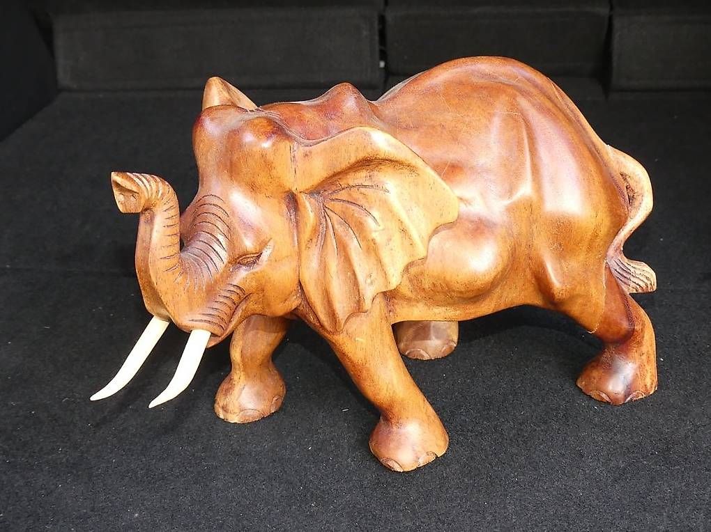 Statuette: Magnifique éléphant en bois – Usato da Bussigny venduto da Lybaro