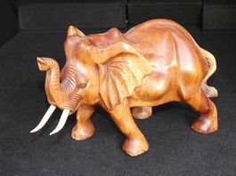 Magnifique éléphant en bois