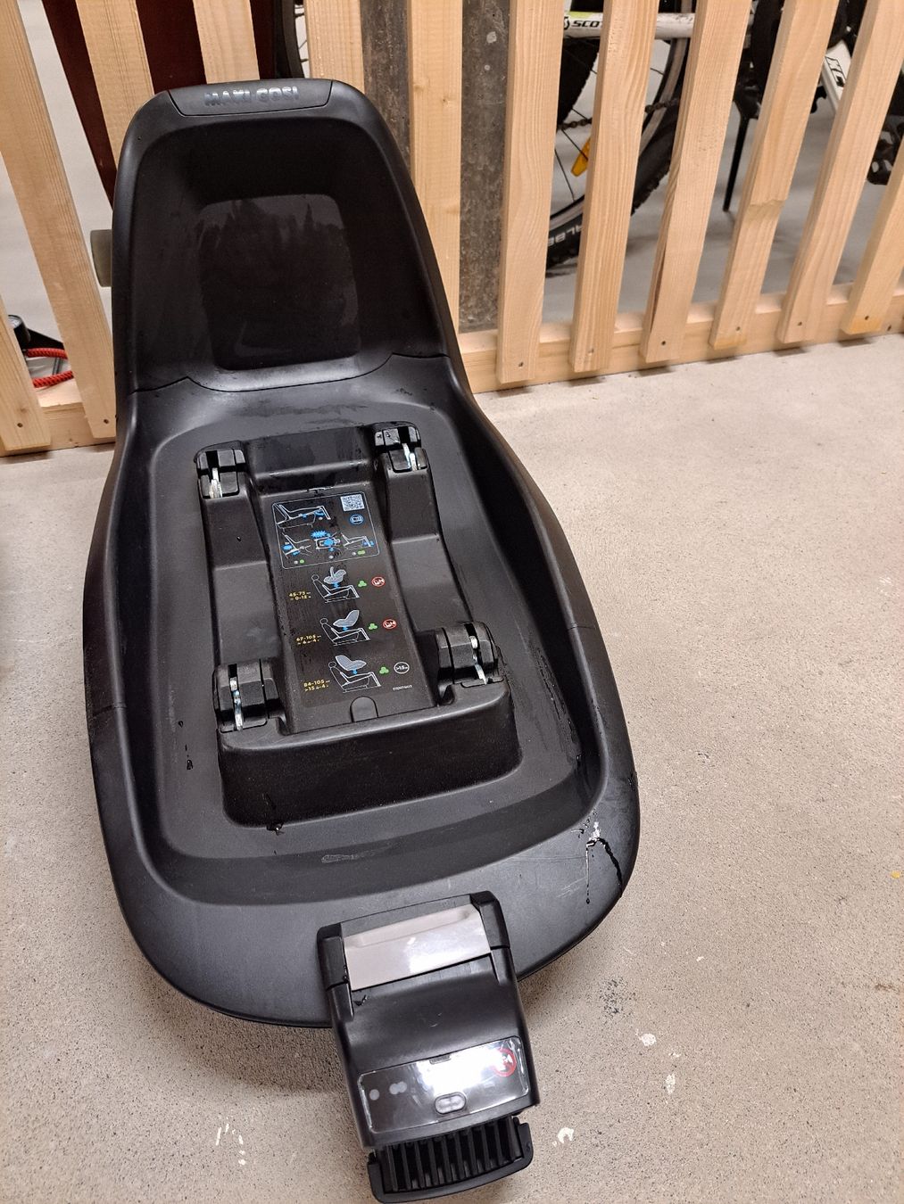 Maxi-Cosi Seggiolini per auto: Maxi-Cosi inkl. Isofix-Station – Usato da Bülach venduto da Koch34 5