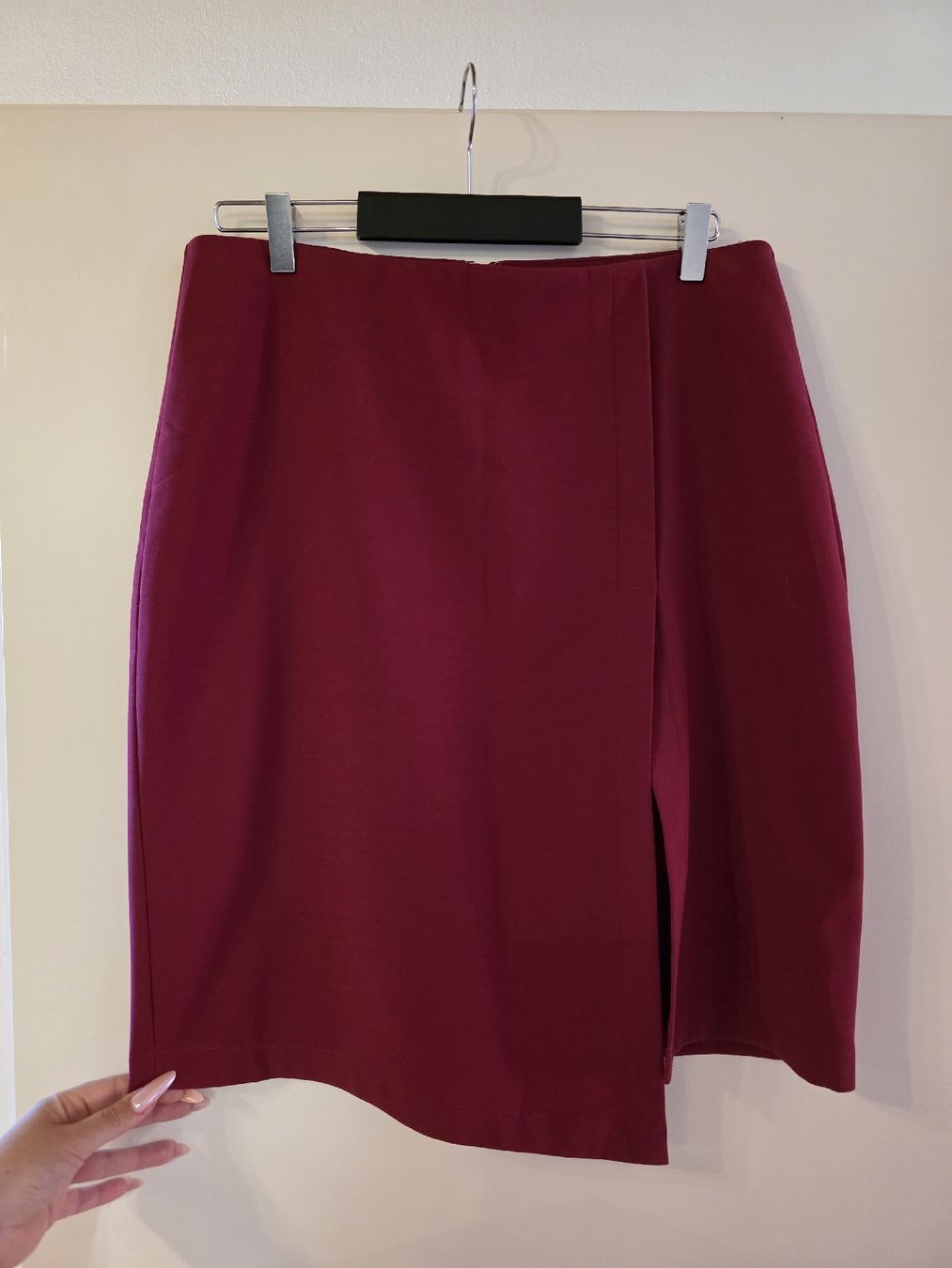Gonne: Jupe BCBG Maxazria bordeaux - taille 12 / L – Usato da Perly venduto da dayna_46
