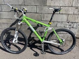 Mountainbike Fully (Räder müssen ersetzt werden!)