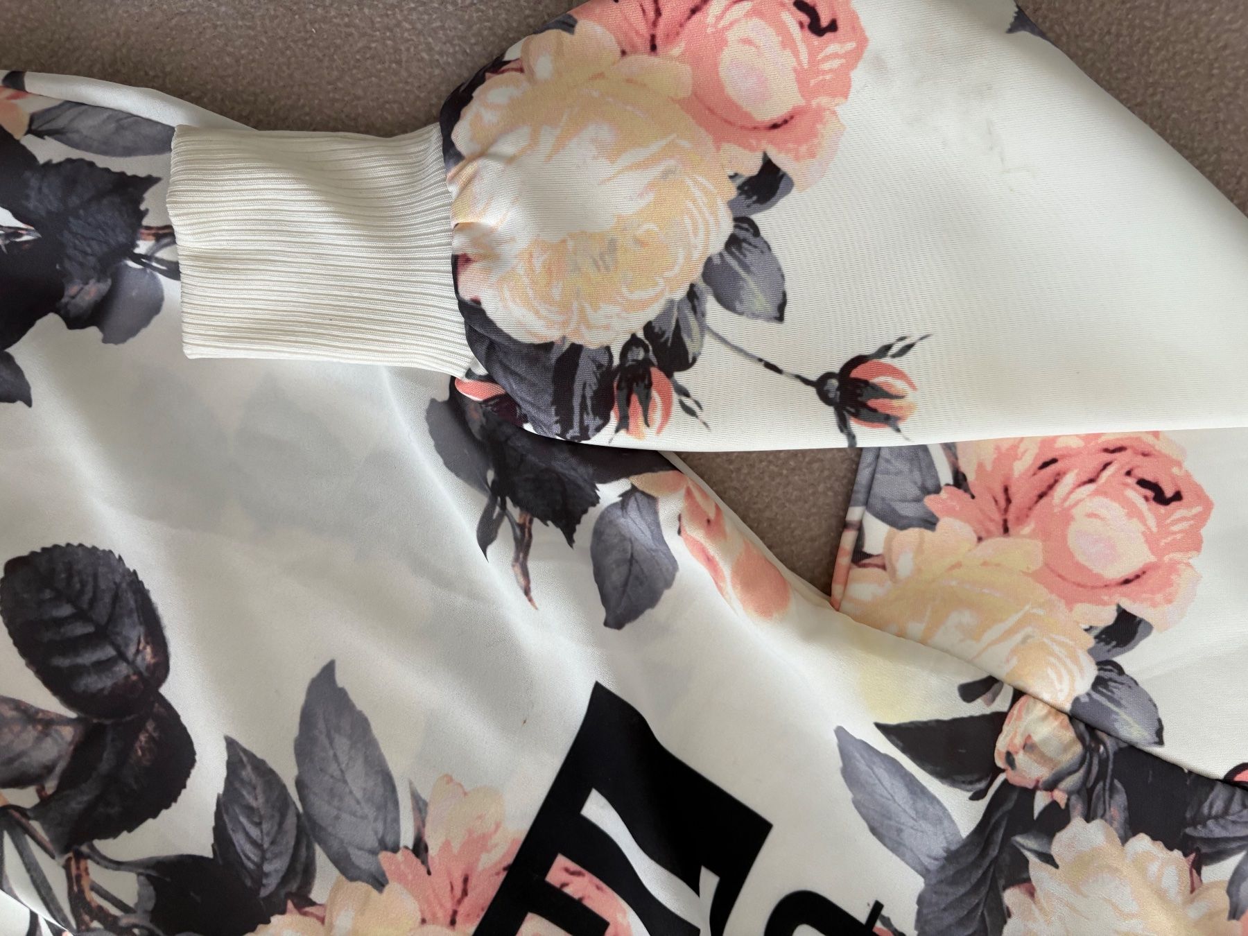 Bershka Maglioni & Felpe: Pull floral "Game Over" - Taille XS – Usato da Montreux venduto da m.mlkstn 1
