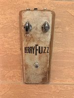 THE BERRY FX  1968 FUZZ | Handmade Boutique Fuzz