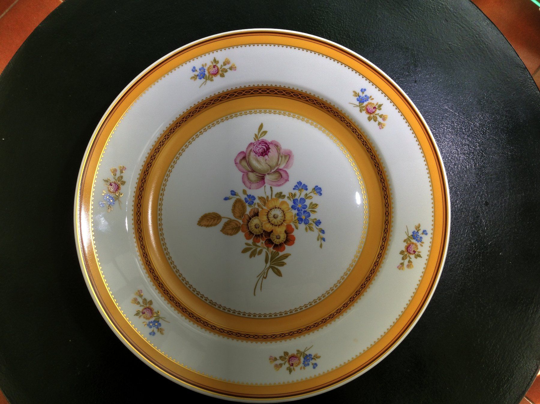 Piatti: Teller Kaiser Charme Design Nossek – Usato da Bellinzona venduto da Bitanengo 1
