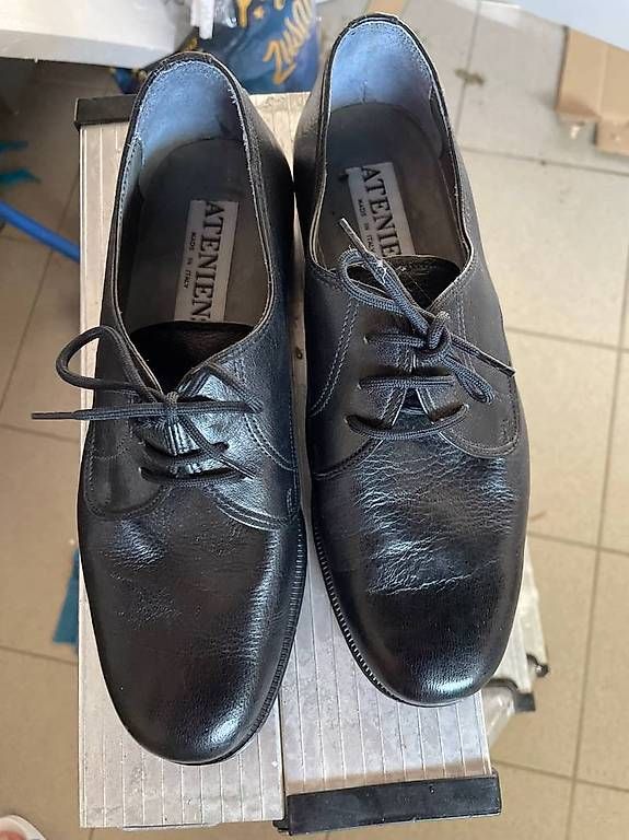 Scarpe da donna: Chaussures en cuir taille 39.5 – Usato da Sonceboz-Sombeval venduto da msap