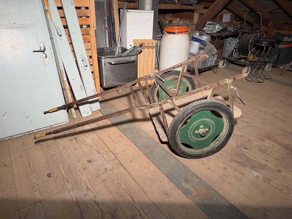 Brouettes: Robuste alter Transportkarre – D'occasion à Buttisholz par wayne22