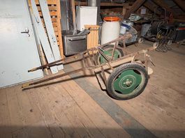 Robuste alter Transportkarre