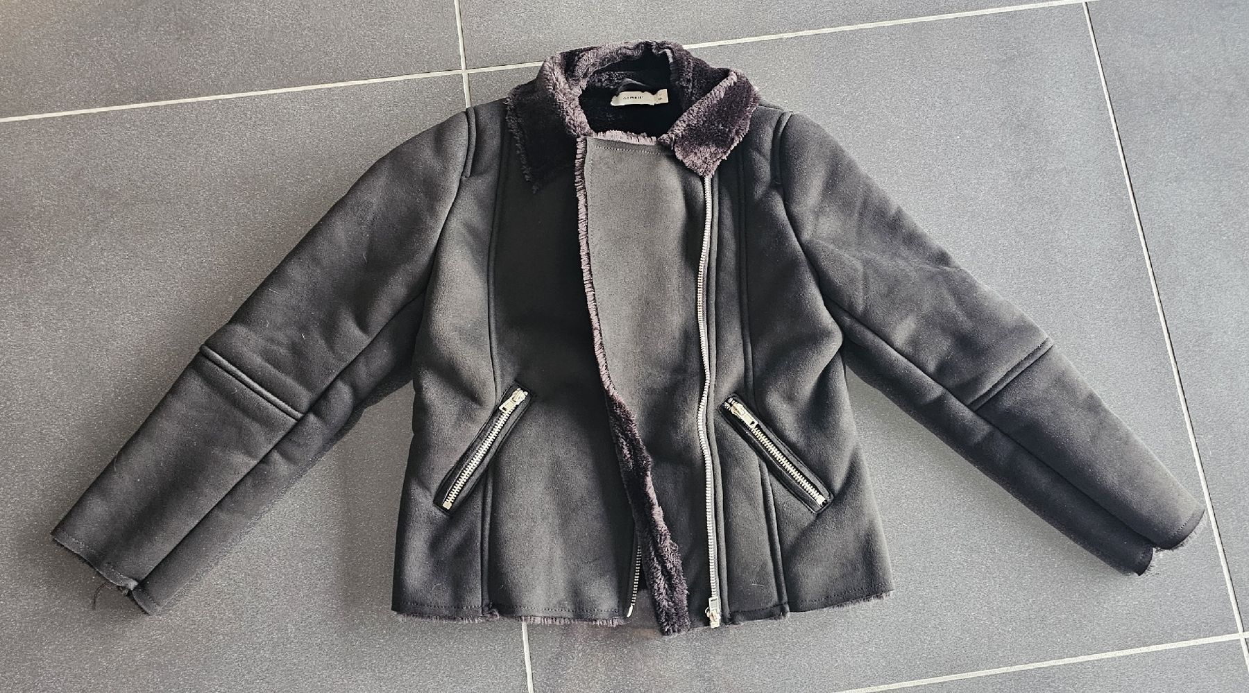 Giacche & Cappotti: Kunstfell Jacke Gr. 134 – Nuovo (secondo la descrizione) da Lengnau AG venduto da Scheslain01 2