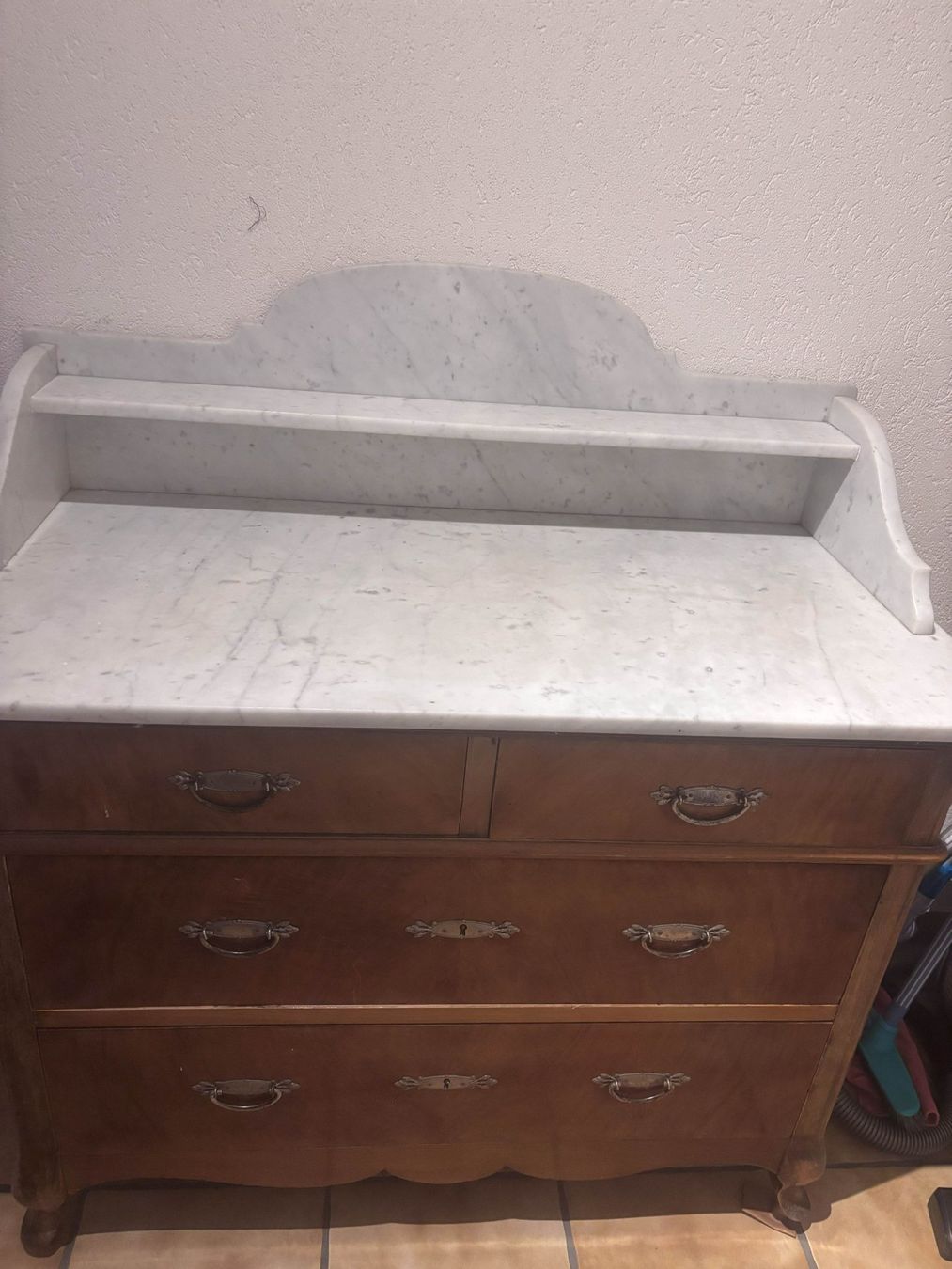 Cassettiere: Très belle commode ancienne avec marbre, sans aucun défaut – Usato da La Chaux-de-Fonds venduto da ian58 1