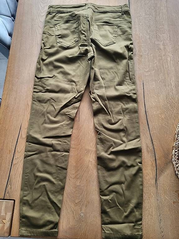 Pantaloni: Pantalon femme – Usato da Ecuvillens venduto da loloall 2