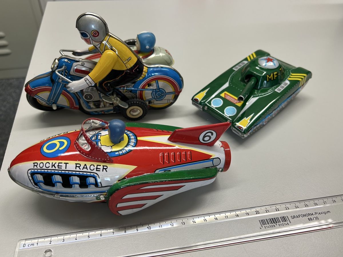 Modellini d'auto: Modellautos Blechspielzeug 3 Stück – Usato da Lachen SZ venduto da gopfertelli 6