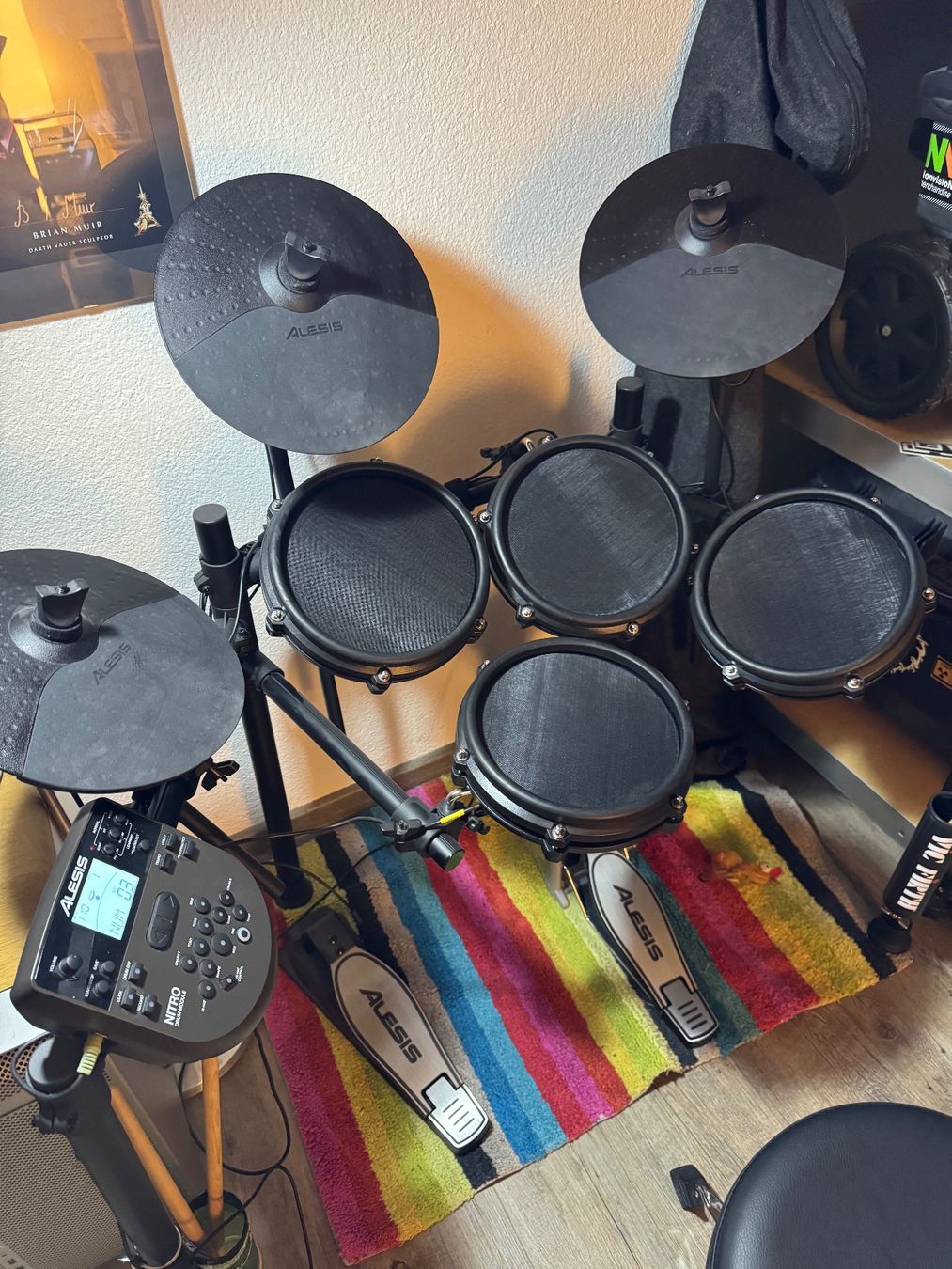 Alesis Strumenti musicali: Alesis Nitro Mesh E-Drums Set - Mit Zubehör – Usato da Burgdorf venduto da Caradhras