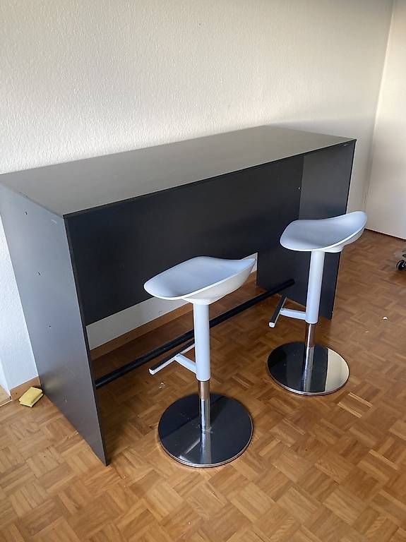 Set di tavolo e panche: Bartisch/Stehpult conmoto inkl. 2 Barhocker – Usato da Meilen venduto da uram01