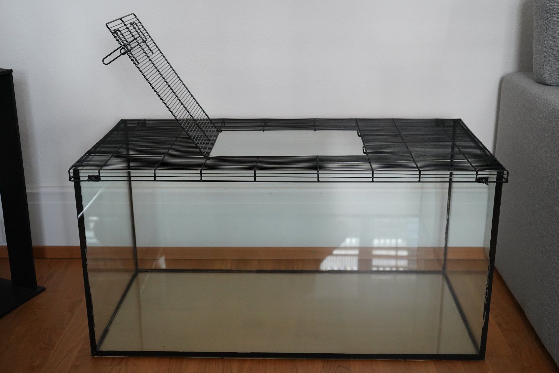 Terrarium: Terrarium mit Gitterabdeckung – Gebraucht aus Zürich von Backscope