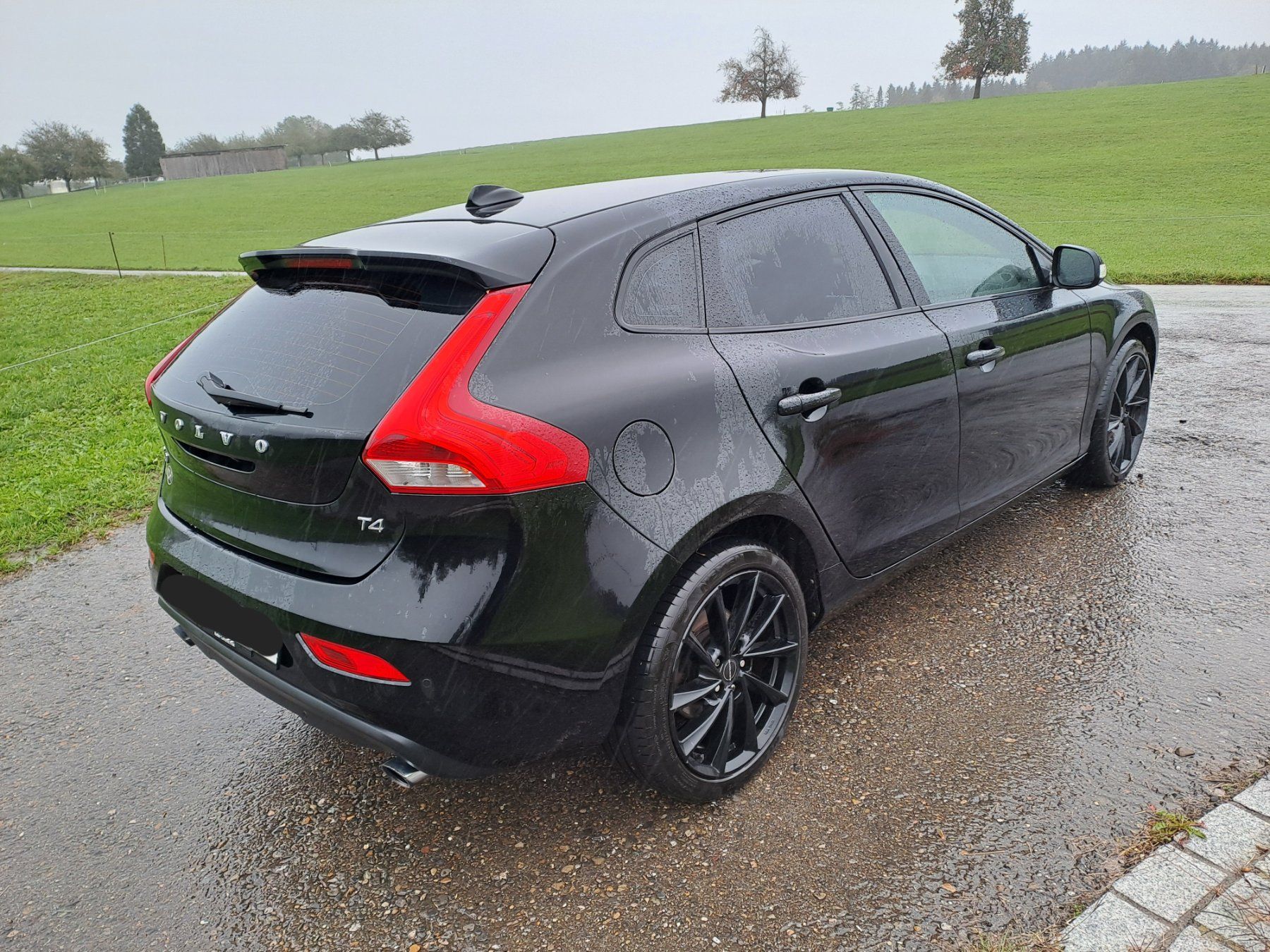 Volvo Automobili: Volvo V40 T4 R-Design – Usato da Stein AR venduto da CHZE 5