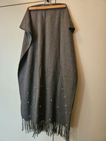 Sciarpa grigia con perline TwinSet