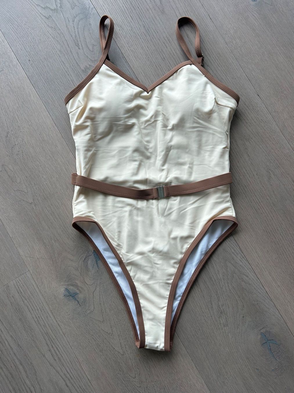 Costumi da bagno & Bikini: Neuer Badeanzug mit Taillengurt – Nuovo (secondo la descrizione) da Kilchberg ZH venduto da Anie. 1
