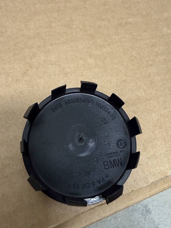 BMW Tutti pezzi di ricambio auto: ORIGINALE BMW Nabendeckel 56mm – Usato da Fislisbach venduto da Jale_31 1