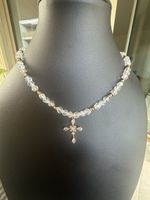 Halskette mit Bergkristall Perlen und Kreuz Anhänger 