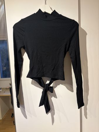 Langarmshirt NA-KD schwarz mit Rückenausschnitt Grösse M