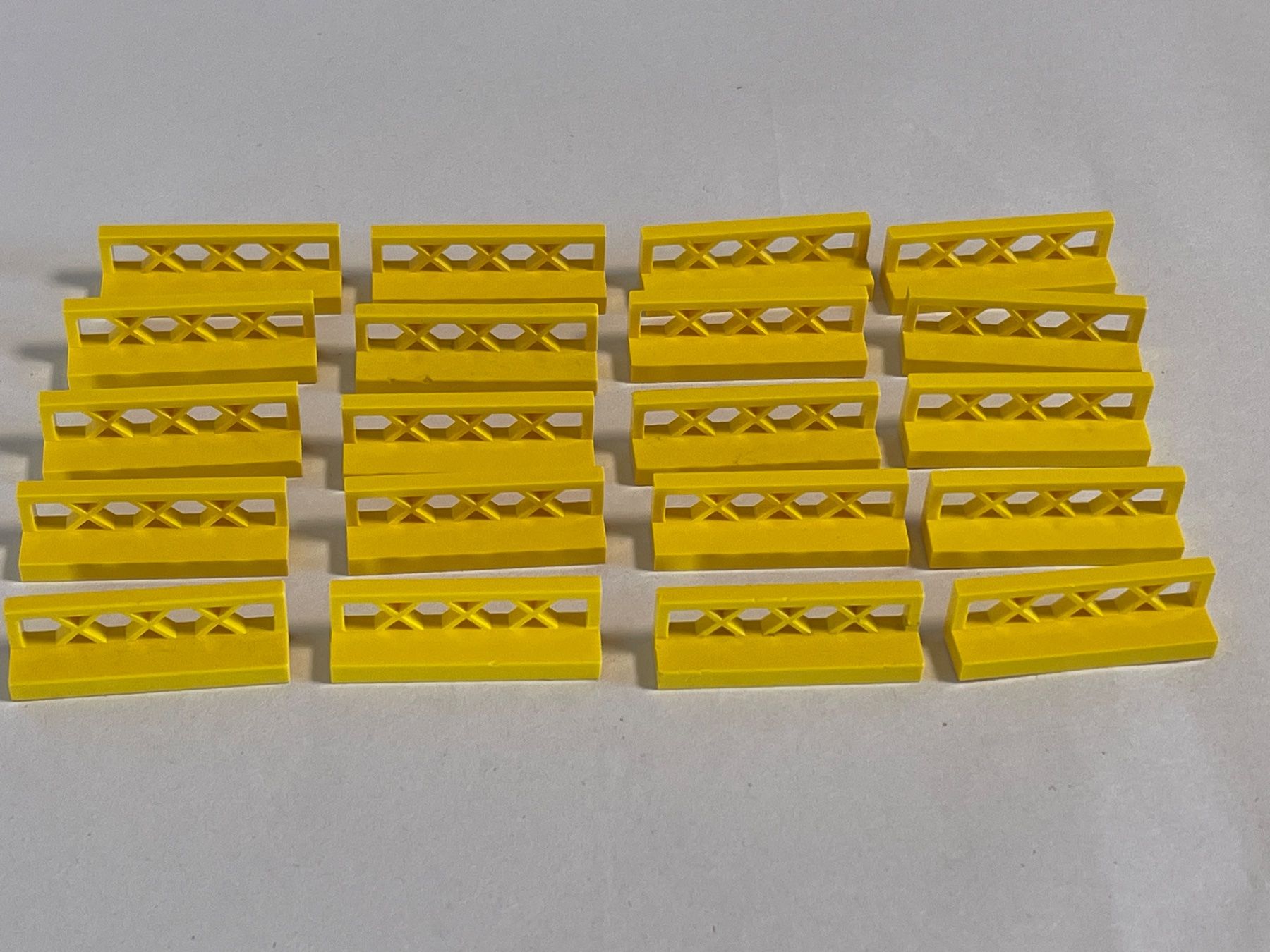 Lego Giocattoli: LEGO - 20 Gelbe Zaunsteine – Usato da Gelterkinden venduto da cobra0110