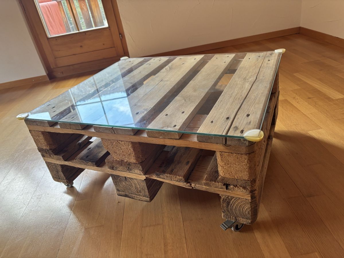 Tavoli: Sofa-Tischli 80x68cm – Usato da Langwies venduto da sandrawildermuth