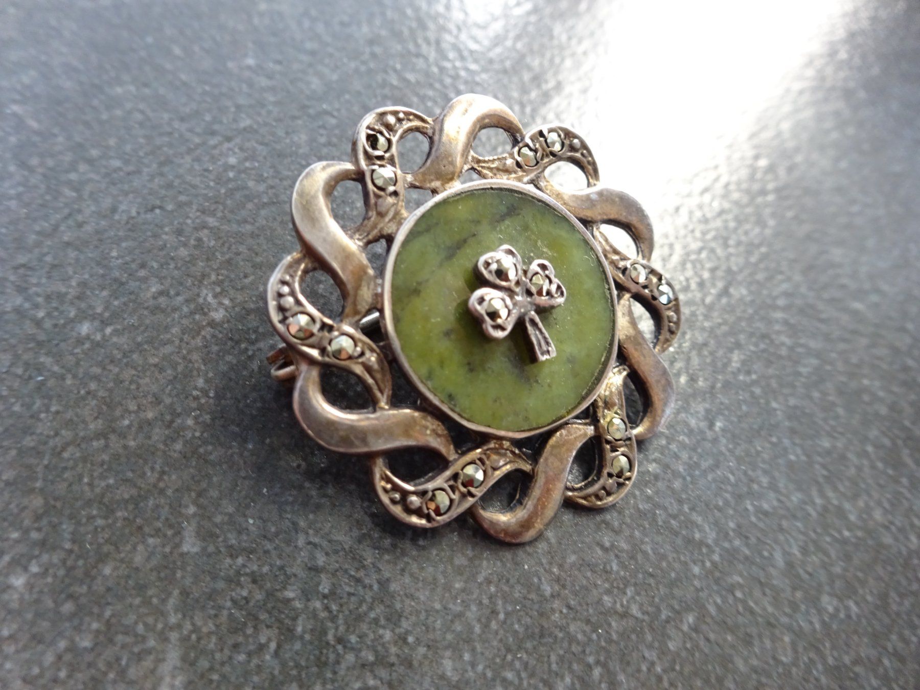 Spille & Fermagli: Irish Keltisch Brosche / Jade Shamrock Irland – Usato da Oetwil am See venduto da Senegal 1