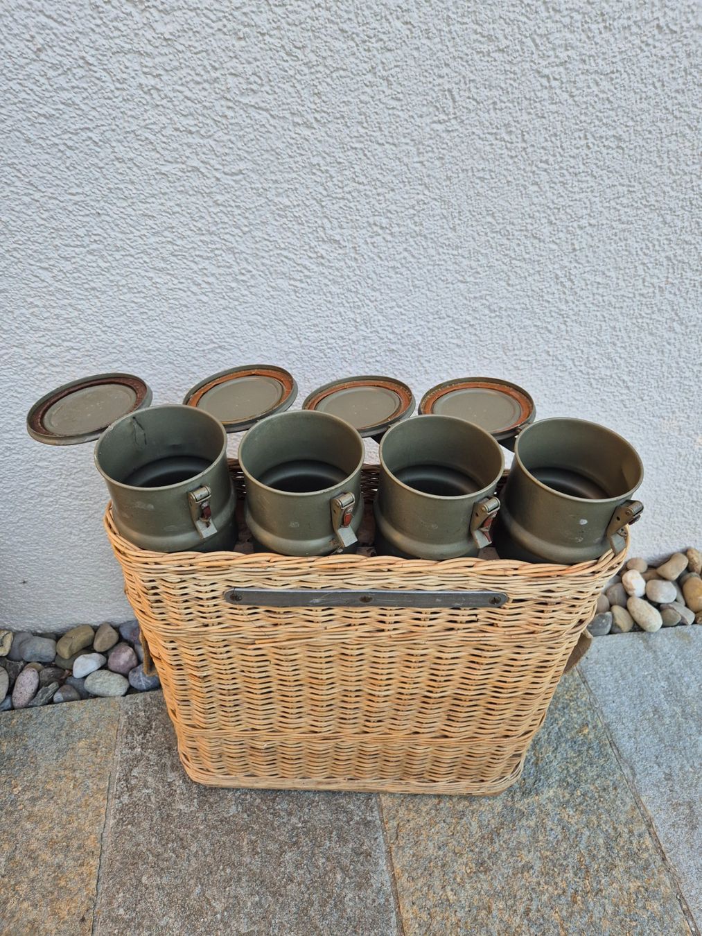 Porte manteau: Schirmständer, ehemaliger Munitionskorb – D'occasion à Otelfingen par alles-ab-einem-Fr. 4