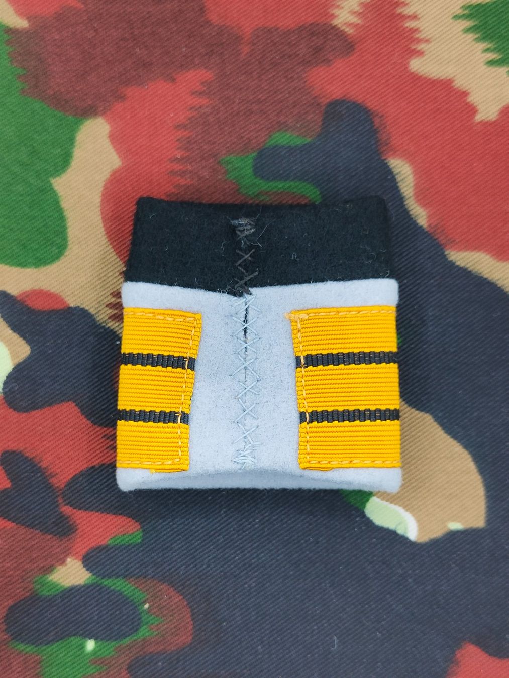 Schweizer Armee Uniformi:  Schulterpatten Oberst Set Ord. 1949 – Usato da Bauma venduto da SwissMilitaria 1