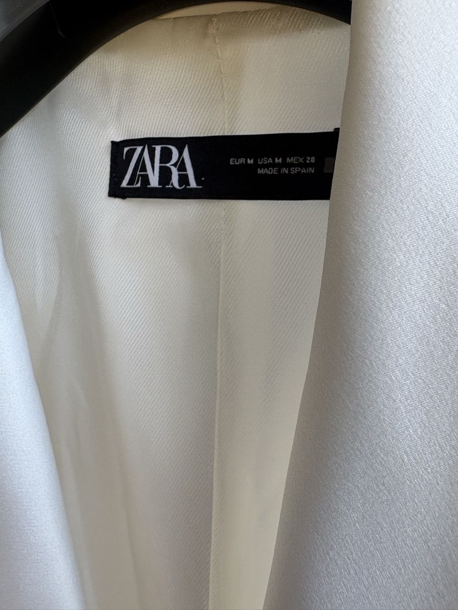 Zara Giacche: Zara Blazer M mit Smoking Kragen – Usato da Lamone venduto da Rfiero 1