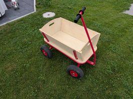 Kinderwagen / Bollerwagen aus Holz in gutem Zustand