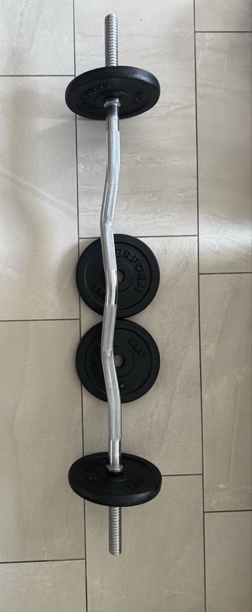 Vélos d'appartement: Curl bar with weight plates good condition – D'occasion à Benglen par Otrebor