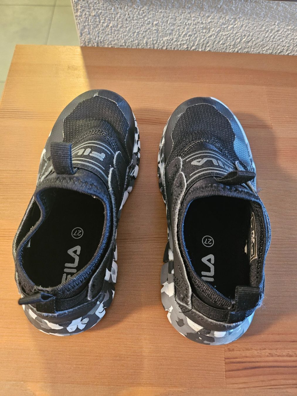 Scarpe per ragazzi: Turnschuhe Fila Grösse 27 – Usato da Baar venduto da Naedels-Kreationen 1