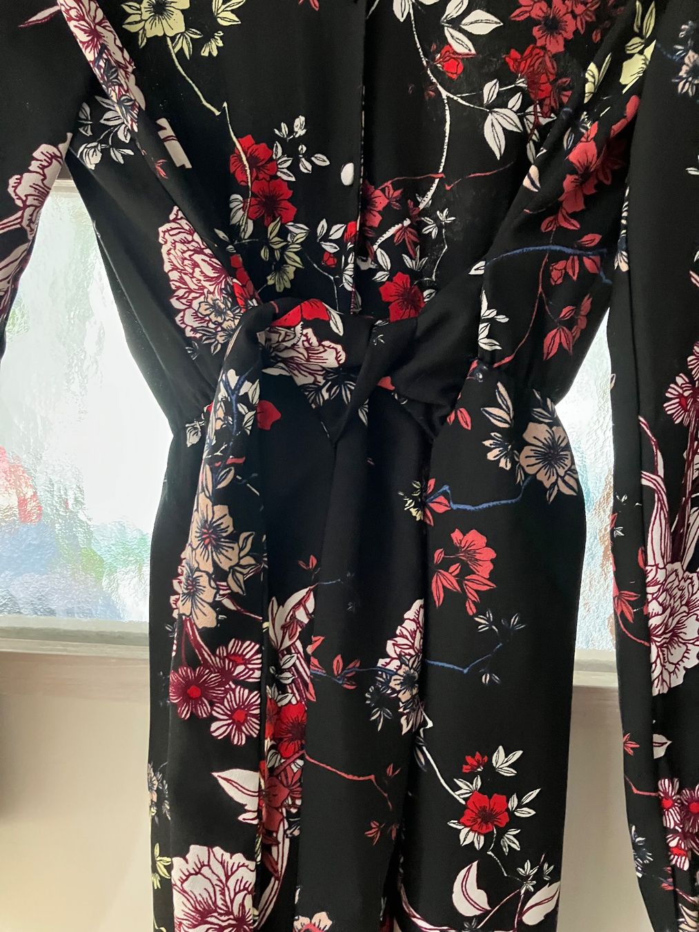 Kleider: Blumenkleid schwarz kurz mit Bindegürtel, Gr. S. – Neu (gemäss Beschreibung) aus Magden von Anthurium11 1