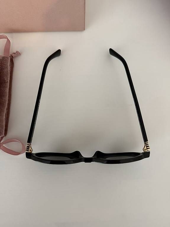Miu Miu Occhiali & Lenti: Miu Miu Sunglasses - schwarz, oval – Nuovo (secondo la descrizione) da Uerikon venduto da Hariken 3