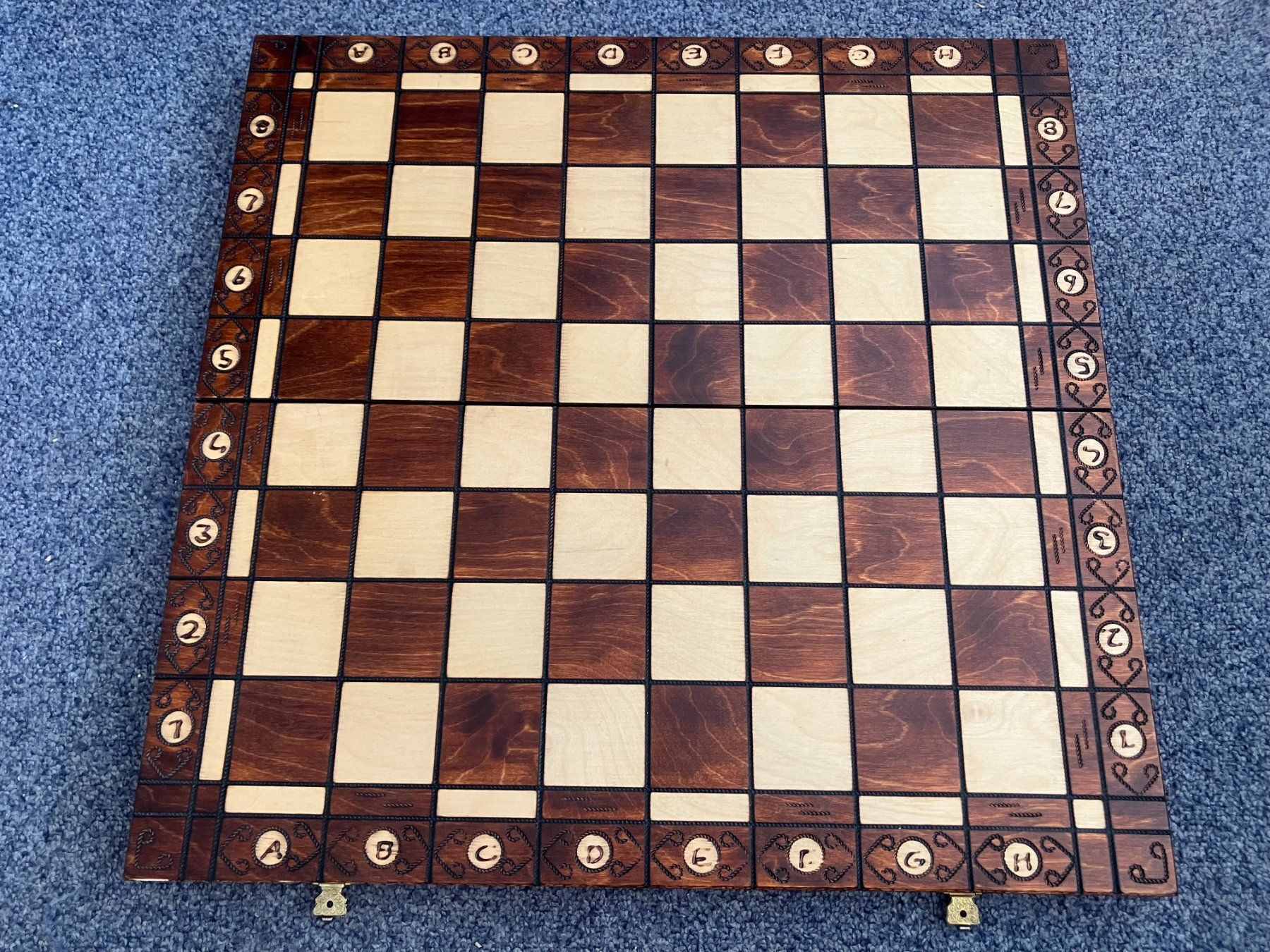 Spiele: Echiquier artisanal (grande taille) – Gebraucht aus Meyrin von Julien333 4