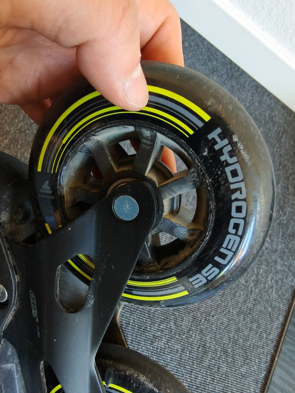 Pattini in linea & Pattini a rotelle: Rollerblade Macroblade 110 3WD - 42/42.5 – Nuovo (secondo la descrizione) da Aarau venduto da billsg 3