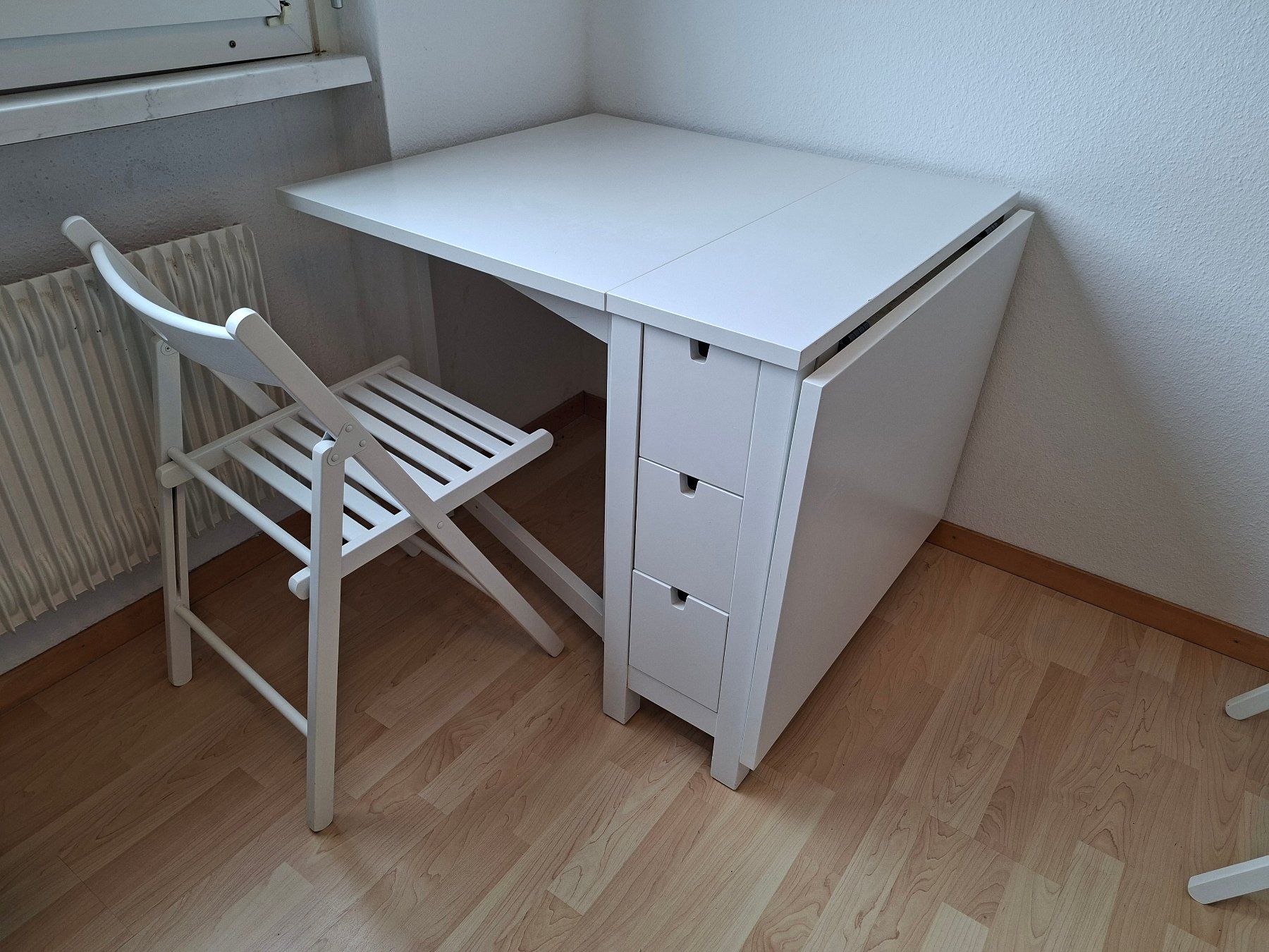 Set di tavolo e panche: Tisch Klapptisch mit 3 Stühlen – Usato da Buchs SG venduto da FelixPl 2