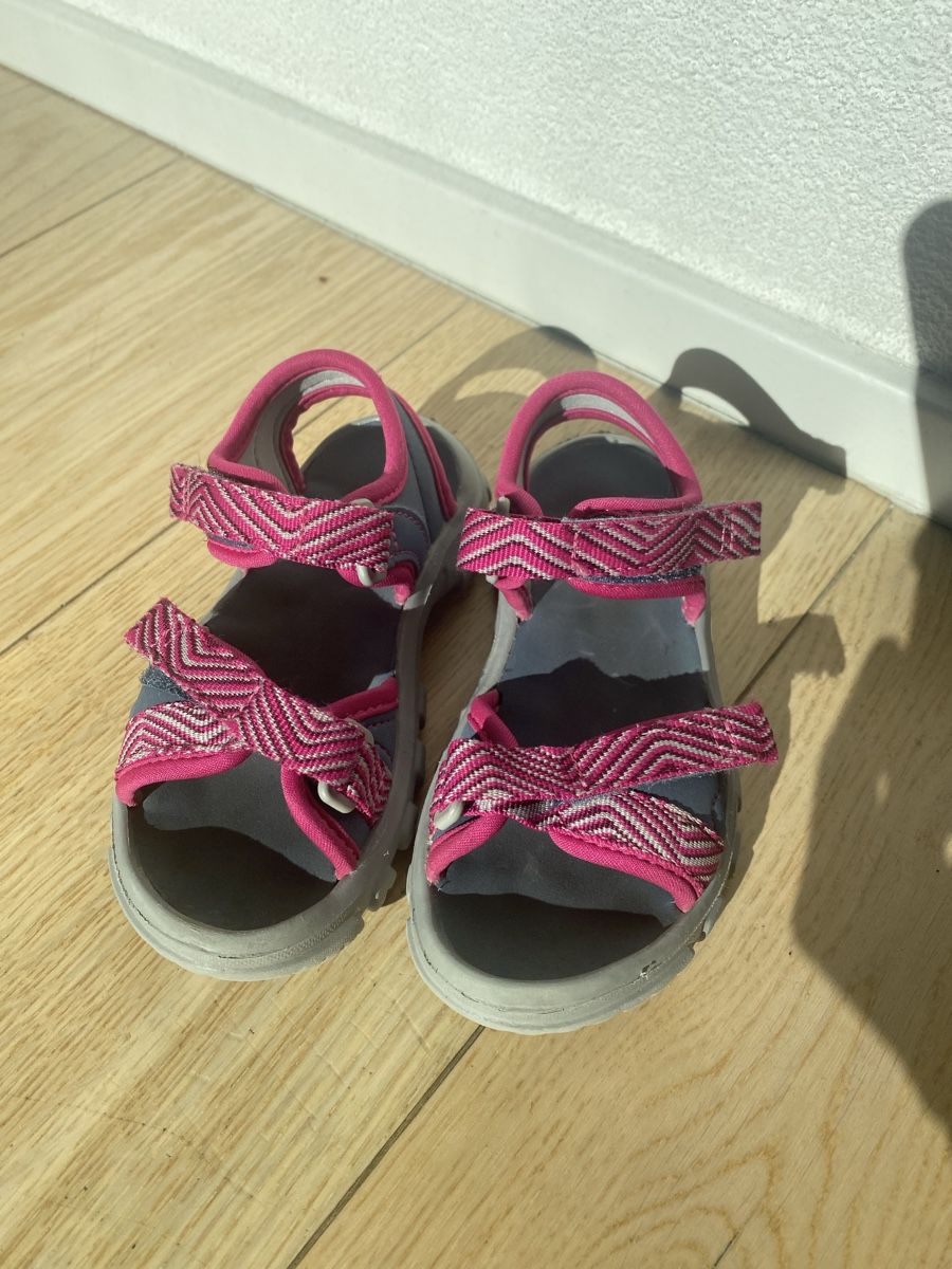 Decathlon Scarpe per ragazze: 25 Sandales Quechua – Usato da Mex VD venduto da Tania_Or